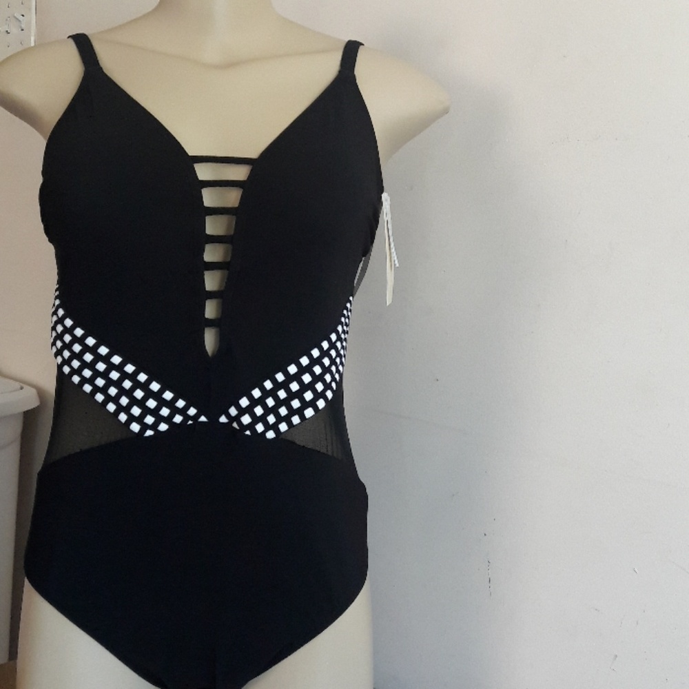 Brand New Gottex One Piece Swimsuit size 6